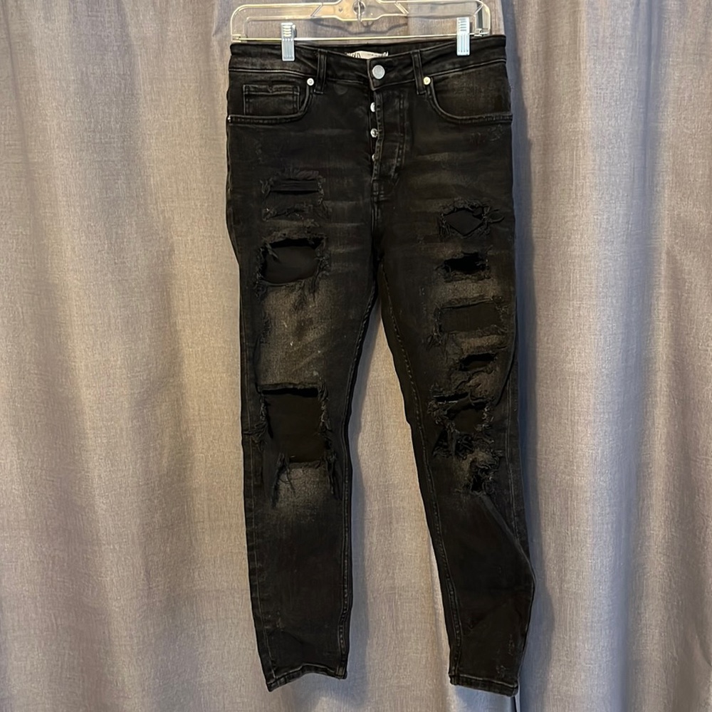 Men’s Zara distressed jeans. Size 31
